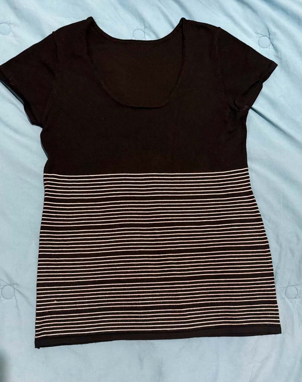 Unbranded Black Scoop Neck Short Sleeve Striped Knit Top. Skirt or Jeans. Size M